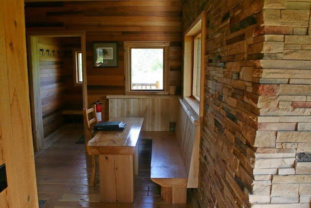Ldr Lodge - Last Dollar Ranch Smithers Exterior foto